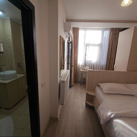 Hotel Marina 2 Бухарест Экстерьер фото
