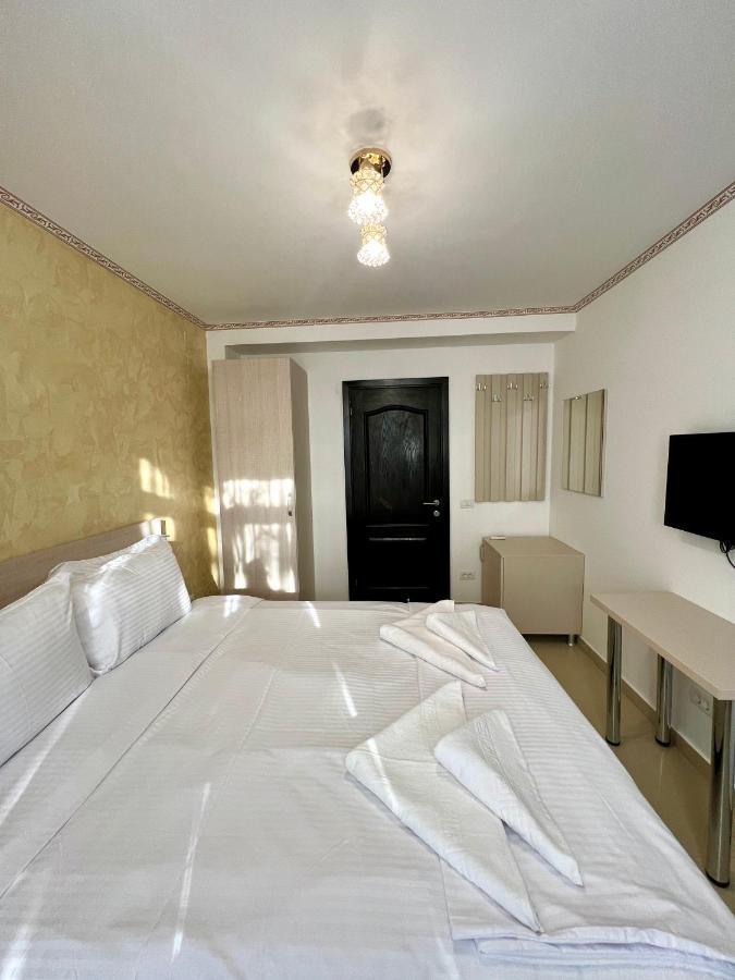 Hotel Marina 2 Бухарест Экстерьер фото