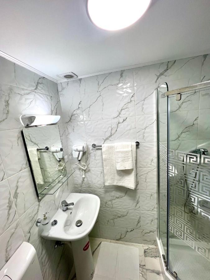 Hotel Marina 2 Бухарест Экстерьер фото