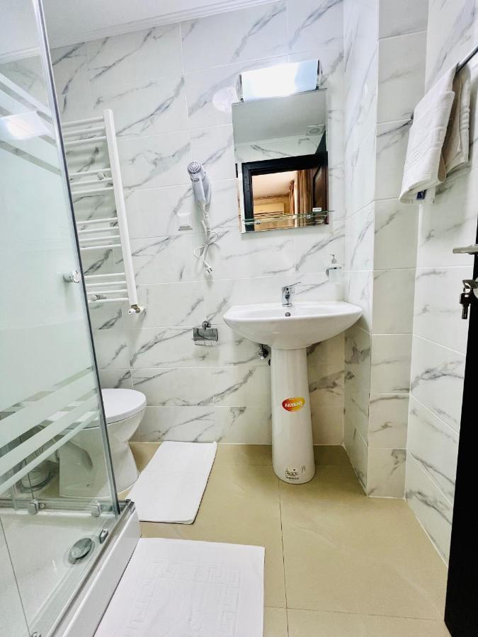 Hotel Marina 2 Бухарест Экстерьер фото