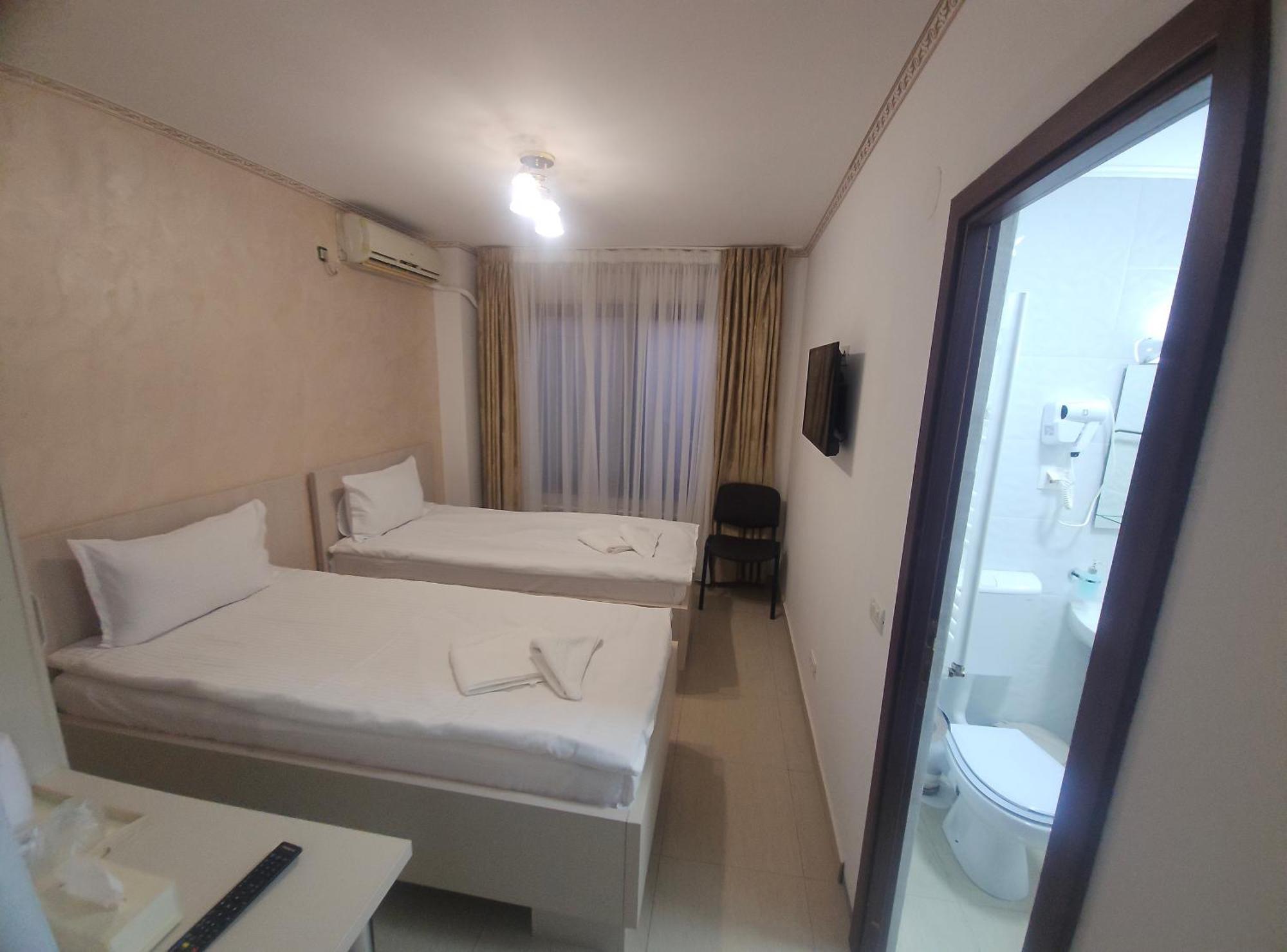 Hotel Marina 2 Бухарест Экстерьер фото