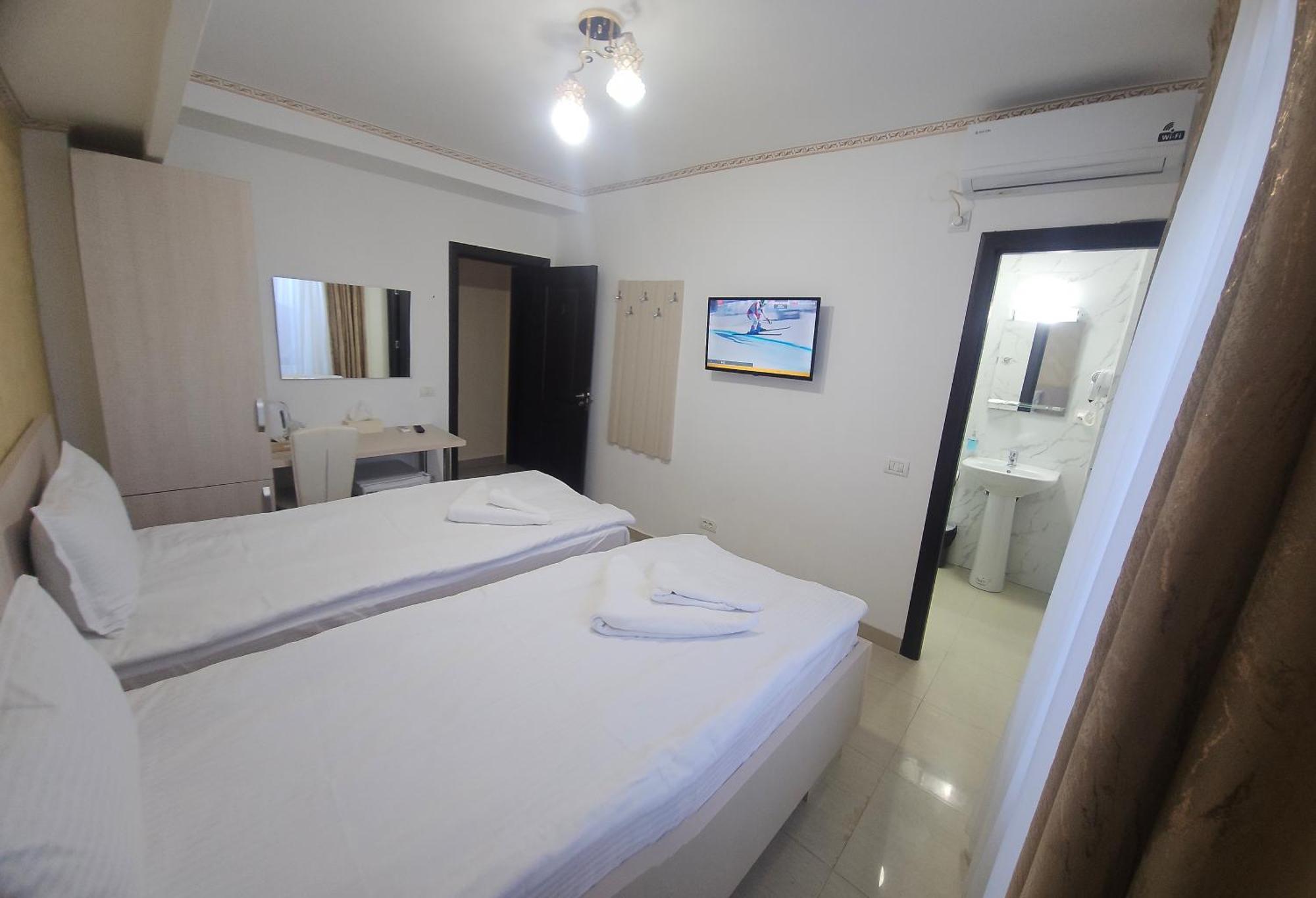 Hotel Marina 2 Бухарест Экстерьер фото
