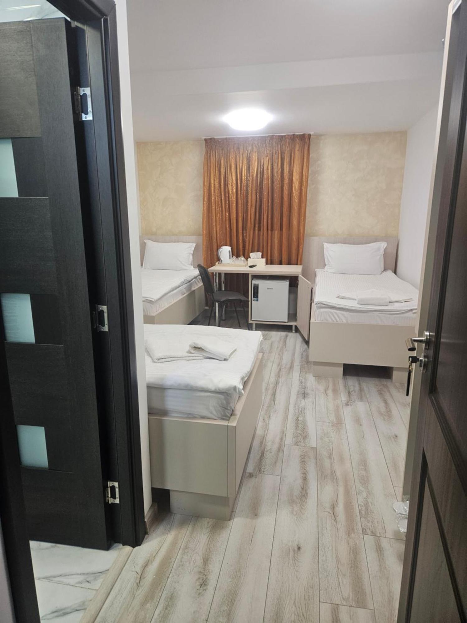 Hotel Marina 2 Бухарест Экстерьер фото